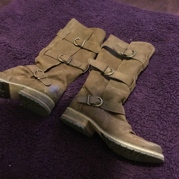Steve Madden Shoes - Steve Madden Buckkie moto boots!  Sz 8